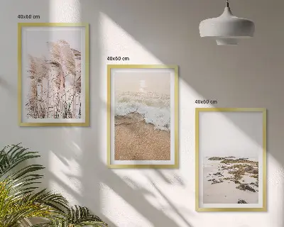 Zidna galerija s motivom plaže, trave, valova i kamenja u boho stilu