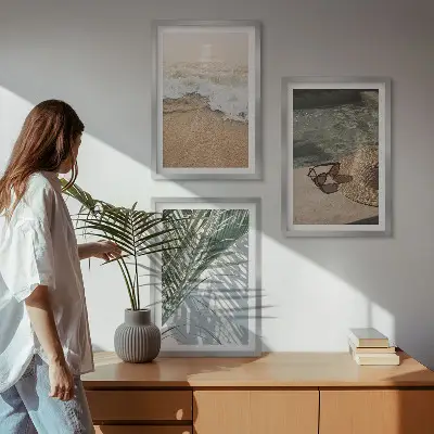 Triptih u okviru sunčane naočale s kapom za plažu