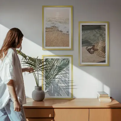 Triptih u okviru sunčane naočale s kapom za plažu