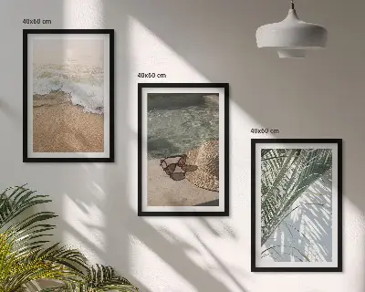 Triptih u okviru sunčane naočale s kapom za plažu