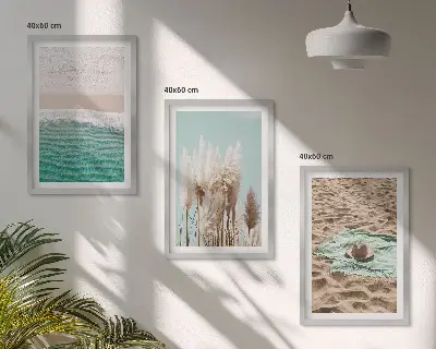 Set od 3 slike u okviru motiv šešira od trave na plaži s valovima