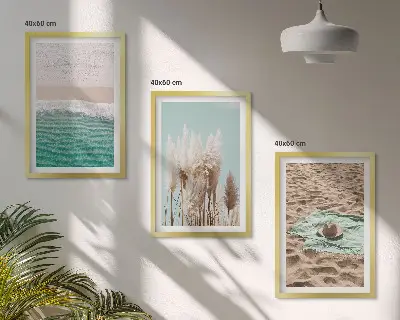 Set od 3 slike u okviru motiv šešira od trave na plaži s valovima