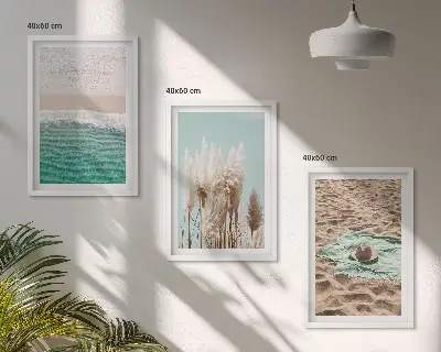 Set od 3 slike u okviru motiv šešira od trave na plaži s valovima