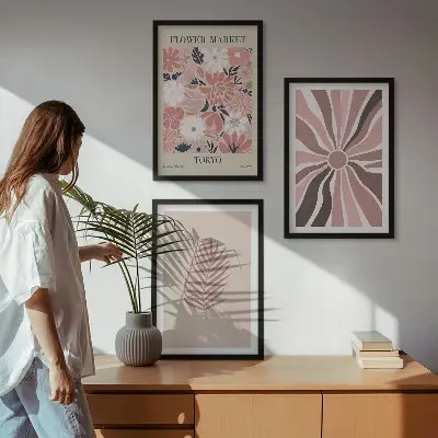Zidna galerija s uzorcima cvijeća, lišća i geometrije