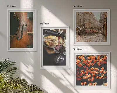 Dekorativni komplet slika za zid motiv violine s bocom vina i uličnim cvijećem