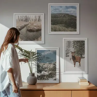 Set 4 slike u okviru planinski šumski krajolik sa jelenom