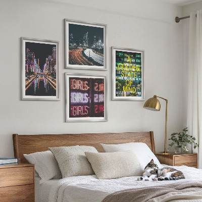 Set 4 slike u okviru Neonski znakovi u gradu noću