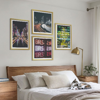 Set 4 slike u okviru Neonski znakovi u gradu noću