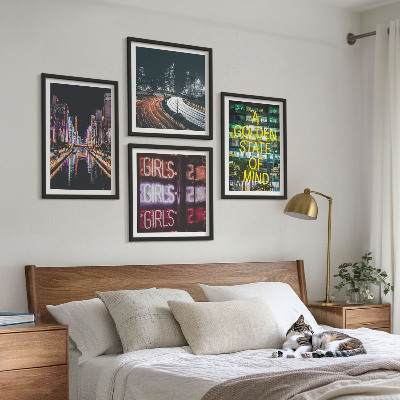 Set 4 slike u okviru Neonski znakovi u gradu noću