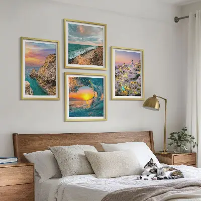 Komplet slika za spavaću sobu s motivom morskih valova i bijelih kuća sa Santorinija