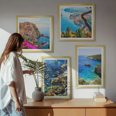 Set od 4 slike u okviru pogled na more sa šarenim kućama