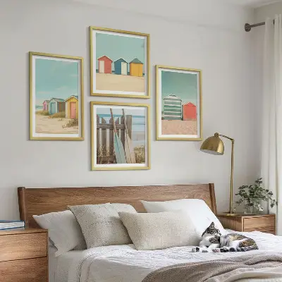 Komplet slika za spavaću sobu motiva šarenih kućica na plaži