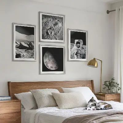 Otisak stopala astronauta na Mjesecu set od 4 slike u okviru