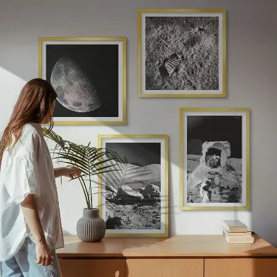 Otisak stopala astronauta na Mjesecu set od 4 slike u okviru
