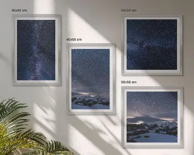Set 4 slike u okviru noćno nebo s planinama i zvijezdama