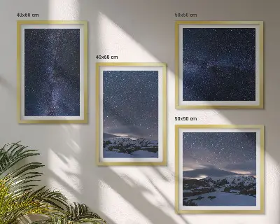 Set 4 slike u okviru noćno nebo s planinama i zvijezdama