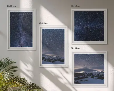 Set 4 slike u okviru noćno nebo s planinama i zvijezdama