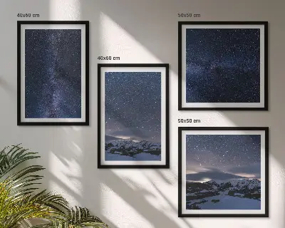 Set 4 slike u okviru noćno nebo s planinama i zvijezdama