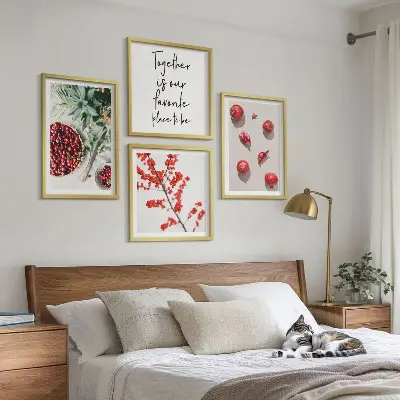Set 4 slike u okviru minimalistički prikaz crvenih plodova biljaka