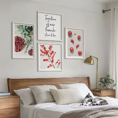 Set 4 slike u okviru minimalistički prikaz crvenih plodova biljaka