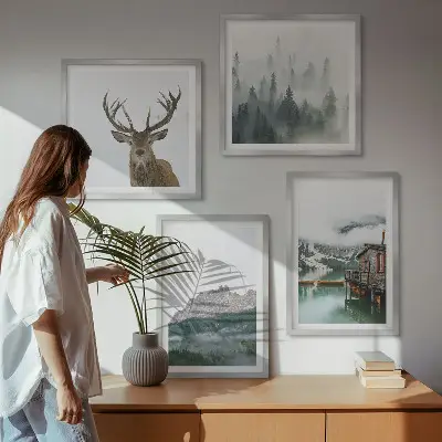 Dekorativni komplet slika za zid planinski pejzaž s jezerom, jelenima, kolibom i maglom