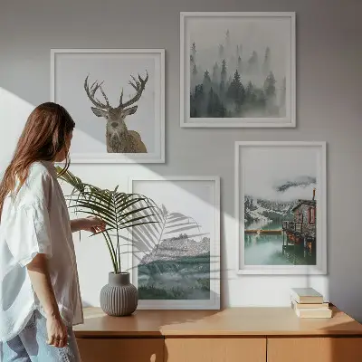 Dekorativni komplet slika za zid planinski pejzaž s jezerom, jelenima, kolibom i maglom