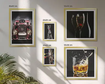 Set slika iznad kauča elegantne retro teme s motivima automobila i pića