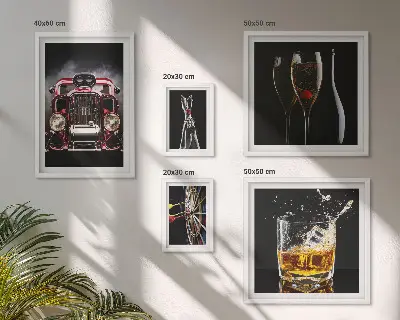 Set slika iznad kauča elegantne retro teme s motivima automobila i pića