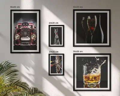 Set slika iznad kauča elegantne retro teme s motivima automobila i pića
