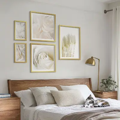 Set slika za iznad kauča s motivom bijelog i ružičastog mramora