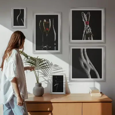 Set slika za iznad kauča elegantni moderni detalji u crnoj i crvenoj boji