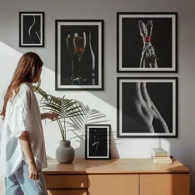 Set slika za iznad kauča elegantni moderni detalji u crnoj i crvenoj boji