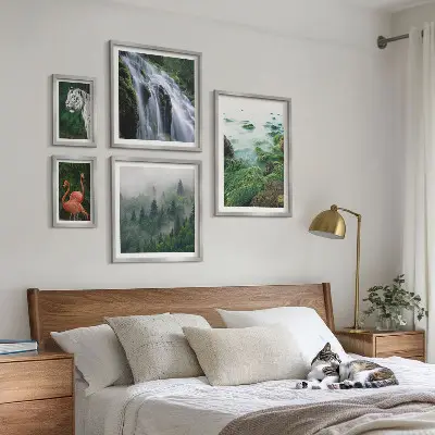 Set slika iznad kauča s motivima prirode, divljih životinja i krajolika