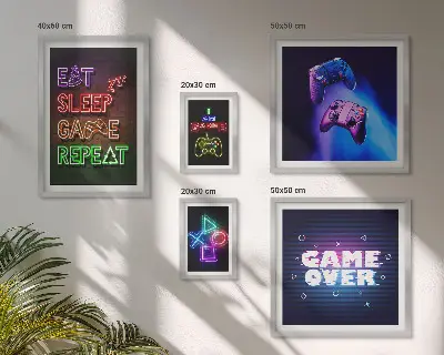 Set slika iznad kauča s motivima neonskih računalnih igara