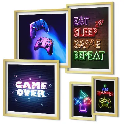 Set slika iznad kauča s motivima neonskih računalnih igara