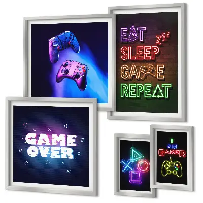 Set slika iznad kauča s motivima neonskih računalnih igara