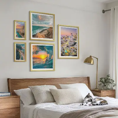 Set slika iznad kauča motive primorskih krajolika i plaža
