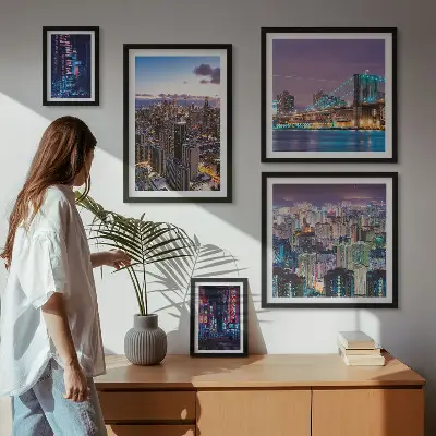 Set od 5 slika u okviru gradski noćni pejzaži s neonskim svjetlima