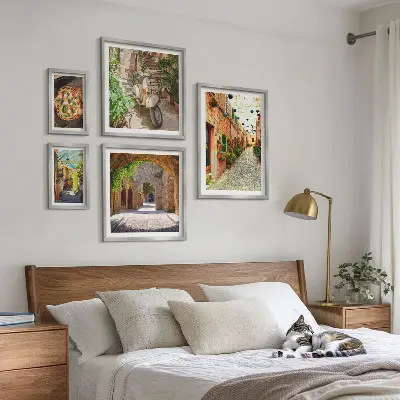 Set slika iznad kauča šarmantne talijanske ulice