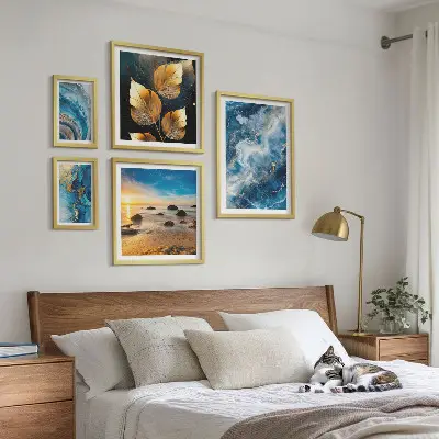 Apstraktni plavi pejzaži set slika iznad kauča