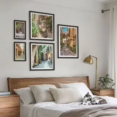 Set slika iznad kauča Šarmantne ulice s cvijećem set slika s motivom šarmantnih ulica s cvijećem