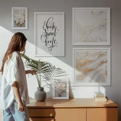 Set slika iznad kauča s motivom elegantnog cvjetnog mramora
