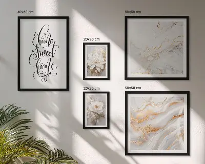 Set slika iznad kauča s motivom elegantnog cvjetnog mramora