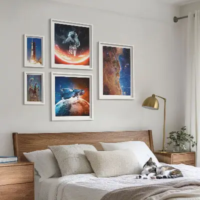 Set slika iznad kauča Svemirsko putovanje galaksijom set slika iznad kauča s motivom svemirskog putovanja galaksijom