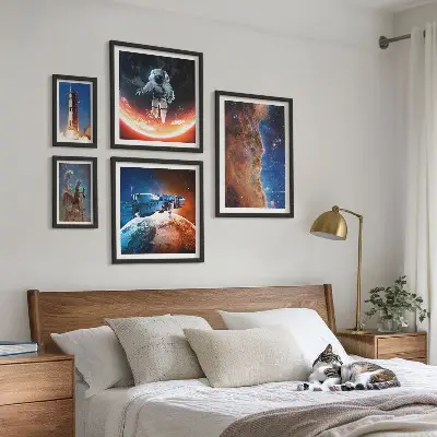 Set slika iznad kauča Svemirsko putovanje galaksijom set slika iznad kauča s motivom svemirskog putovanja galaksijom