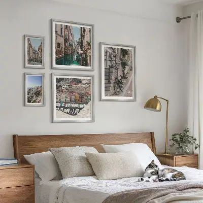 Set slika iznad kauča Šarmantne europske ulice set slika s motivom šarmantnih europskih ulica za uređenje prostora iznad kauča