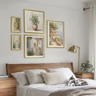 Elegantni pogledi na primorske gradove poliptih u okviru