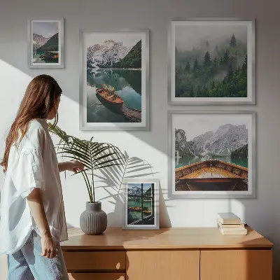 Set od 5 slika u okviru čamci na mirnim planinskim jezerima
