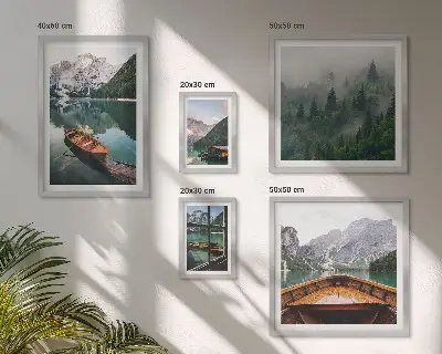Set od 5 slika u okviru čamci na mirnim planinskim jezerima