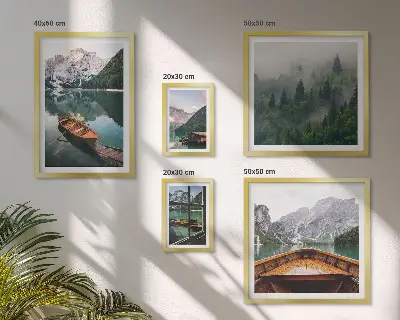 Set od 5 slika u okviru čamci na mirnim planinskim jezerima